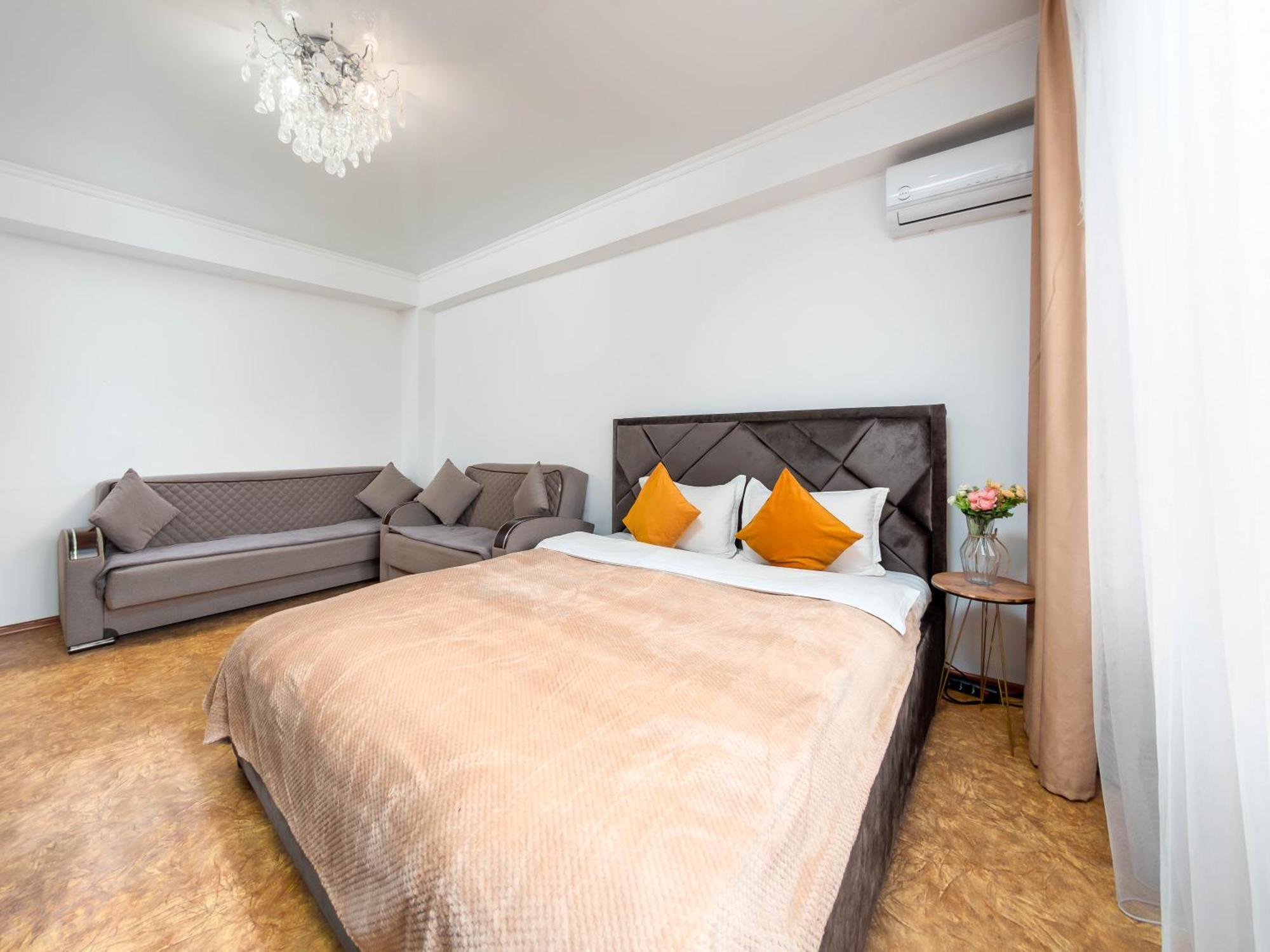 Apartment Оn Makatayeva 5 B Almatî Exterior foto